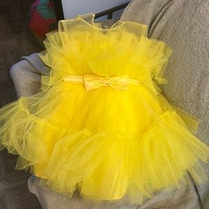Yellow puffy dress